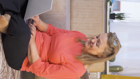 Vertical-video-of-Woman-chatting-on-laptop.